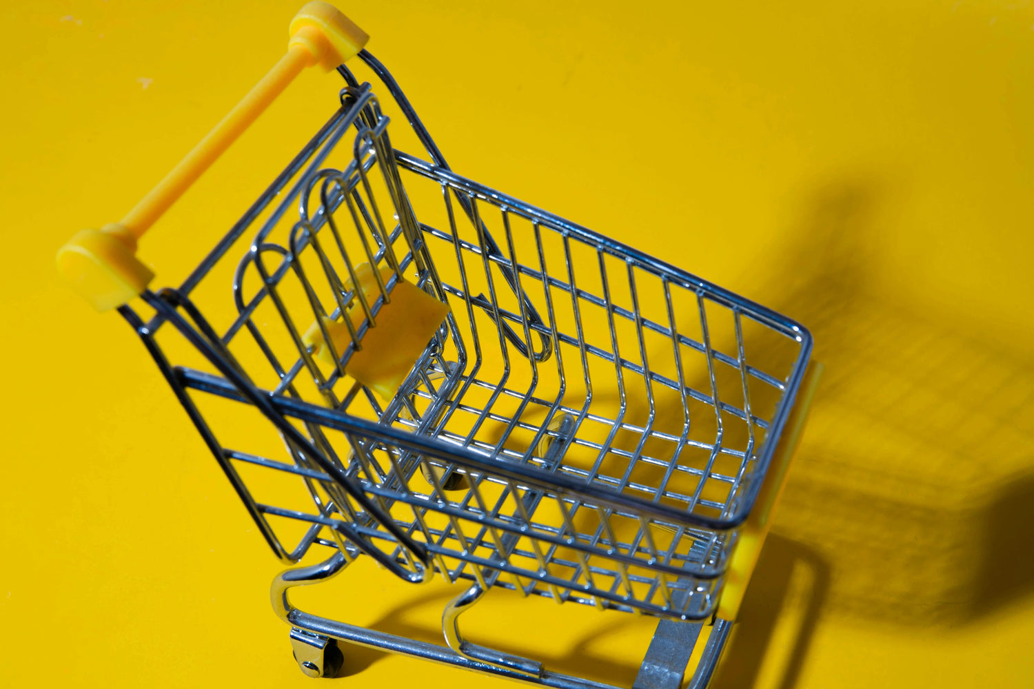 A toy cart zoomed in